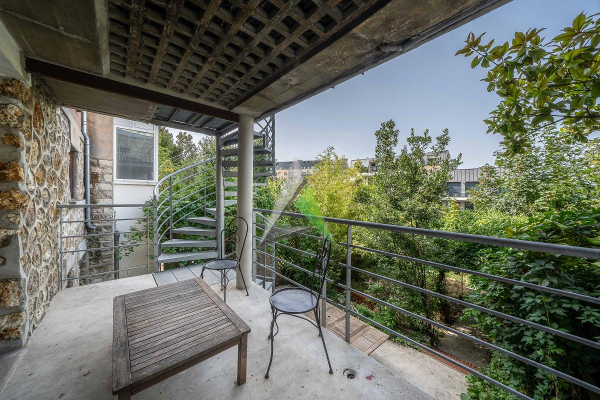 ISSY LES MOULINEAUX - 18 rue Emile Zola , Maison 9 pièces - 5 chambres, jardin, terrasses et garage.
9 pièces 199.15m²